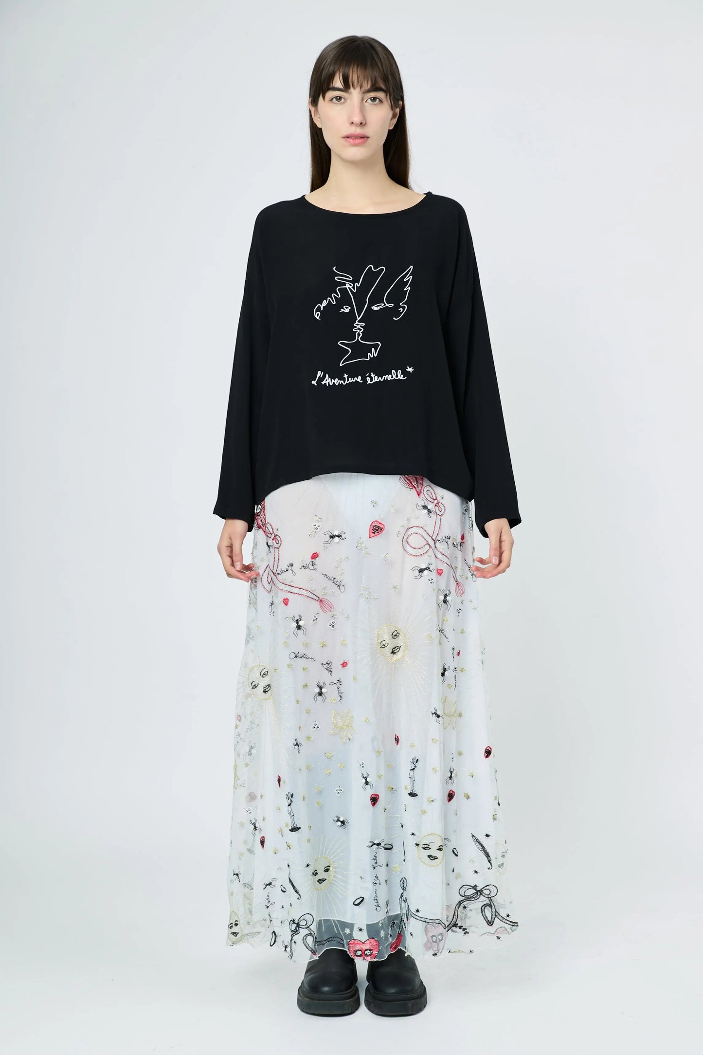 REMERA BORDADA L'AVENTURE ÉTERNELLE NEGRA - L'AVENTURE Argentina