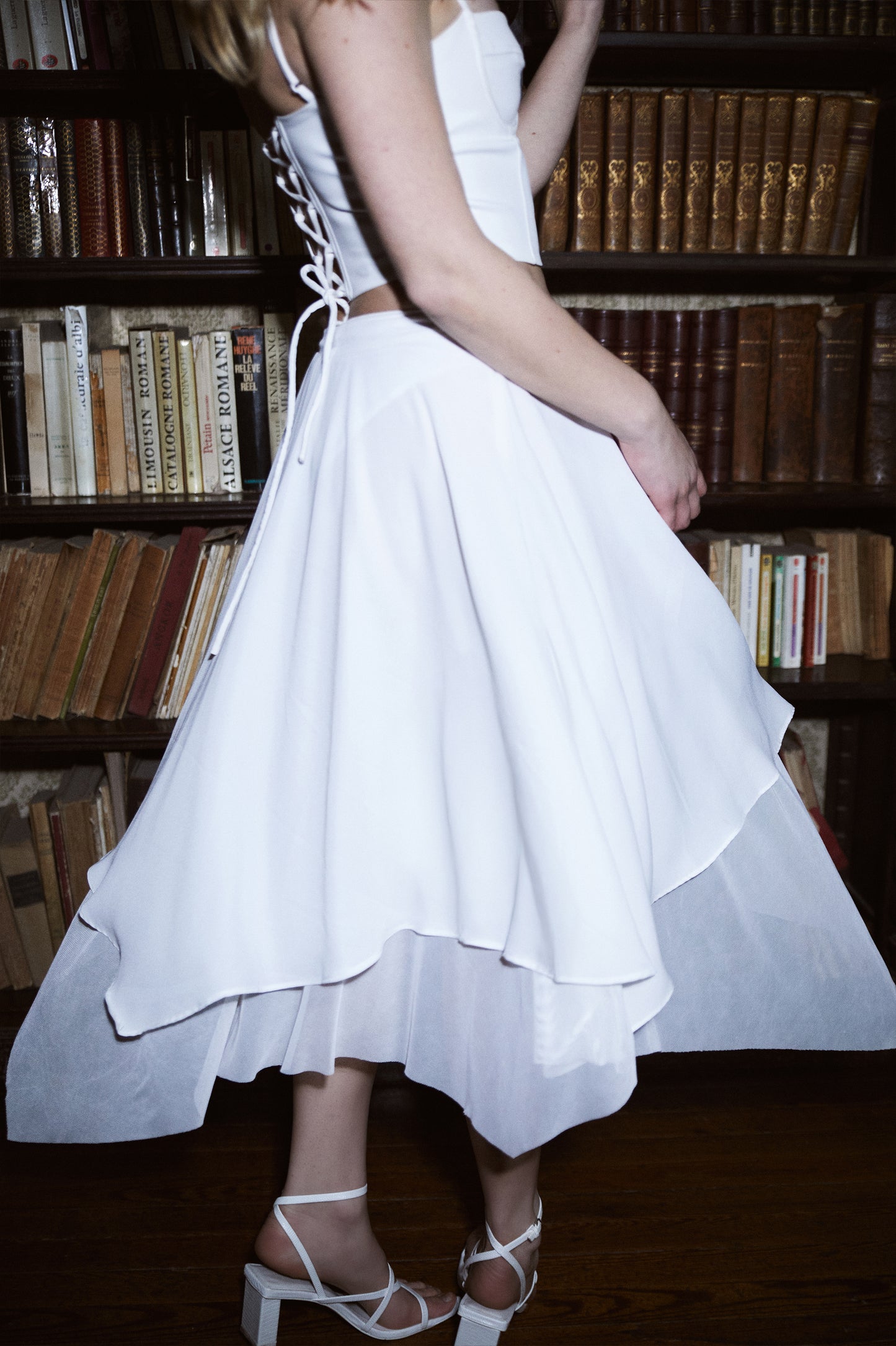 FALDA MIDI IRREGULAR NEGRO - L'AVENTURE Argentina