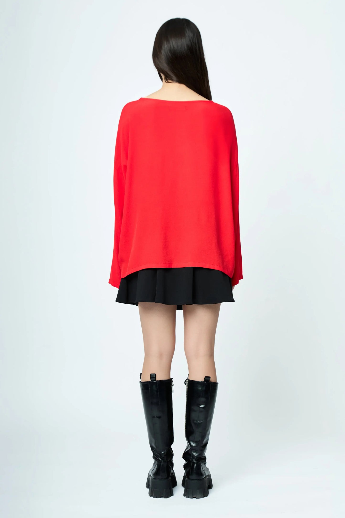 REMERA BORDADA LOGO ROJA - L'AVENTURE Argentina