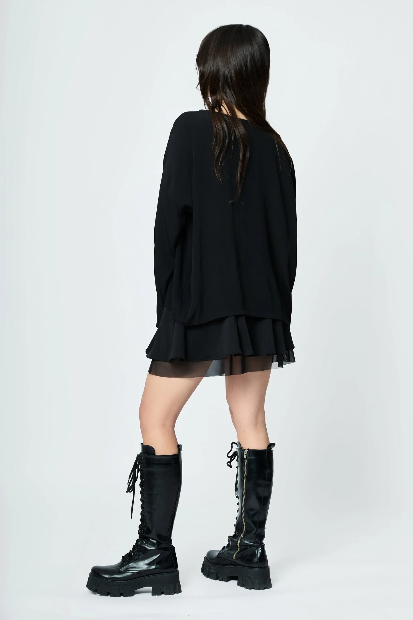 REMERA BORDADA L'AVENTURE ÉTERNELLE NEGRA - L'AVENTURE Argentina